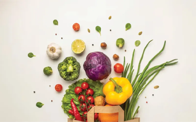 fotografía de bolsa con vegetales saludables para la dieta antiinflamatoria
